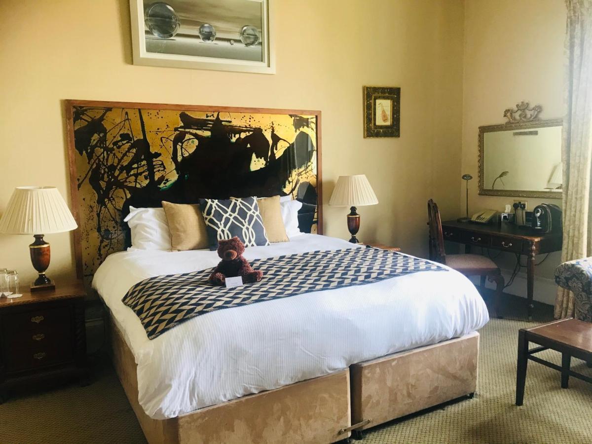 Clarence Court Hotel Челтнъм Екстериор снимка