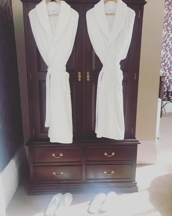 Clarence Court Hotel Челтнъм Екстериор снимка