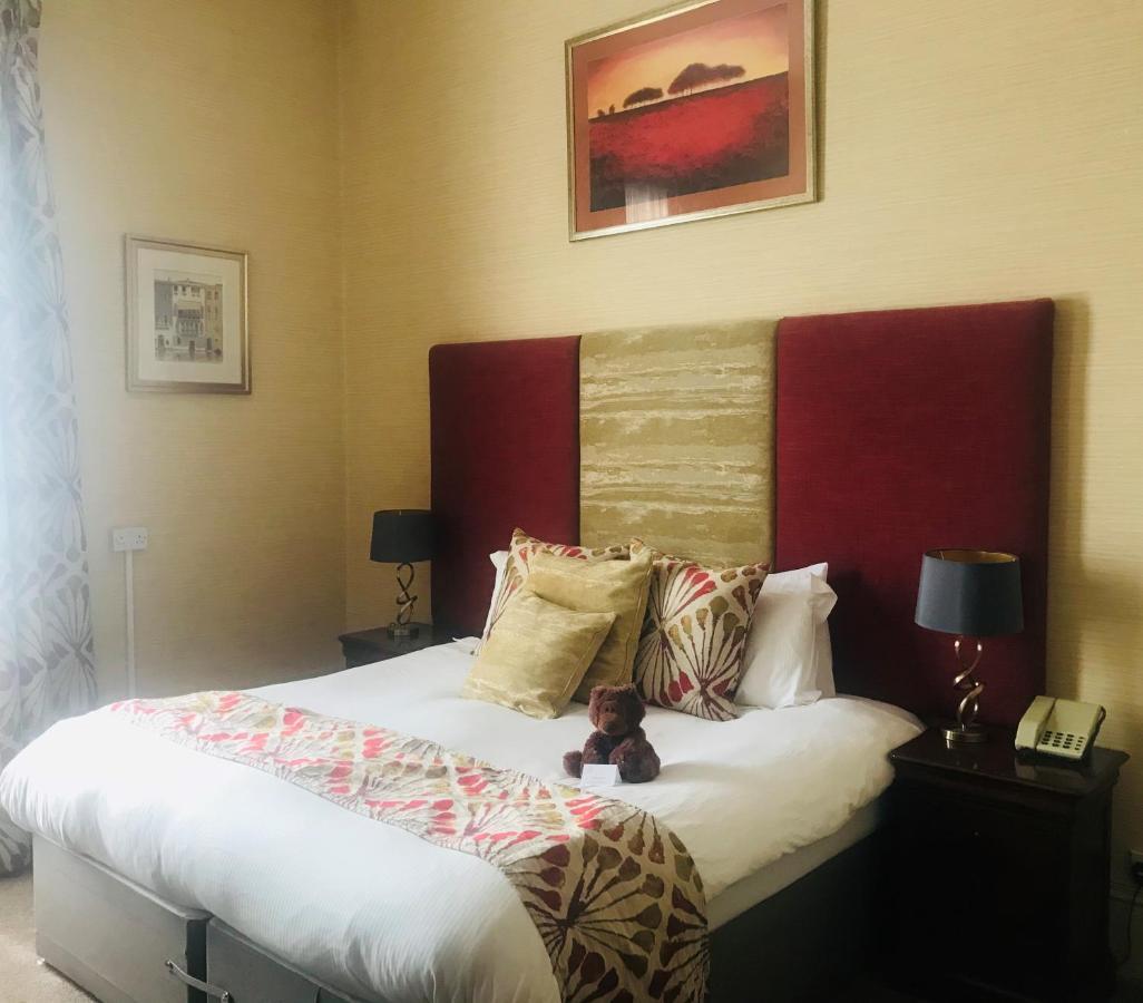 Clarence Court Hotel Челтнъм Екстериор снимка