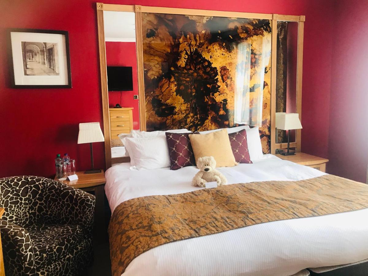 Clarence Court Hotel Челтнъм Екстериор снимка