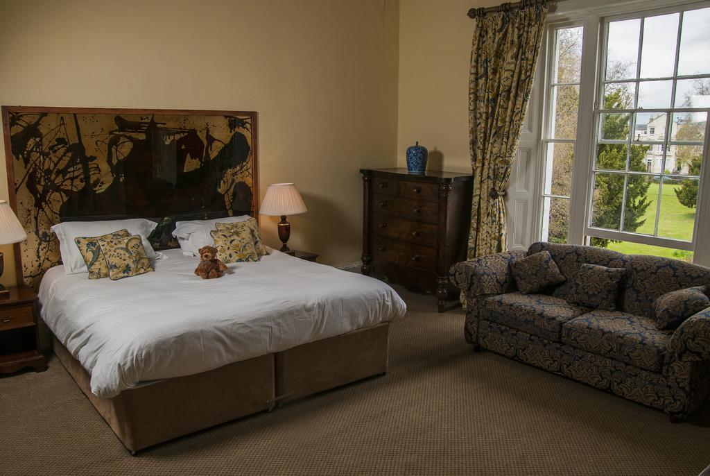 Clarence Court Hotel Челтнъм Екстериор снимка