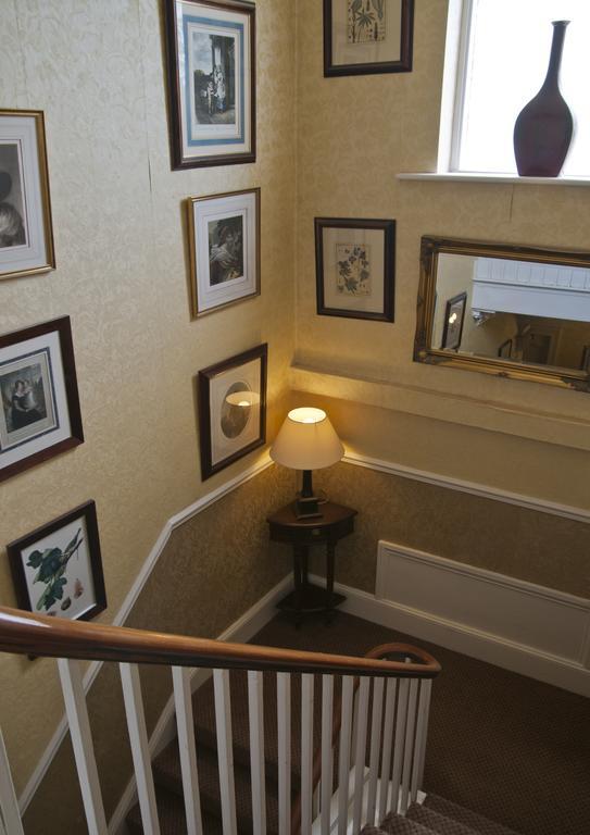 Clarence Court Hotel Челтнъм Екстериор снимка