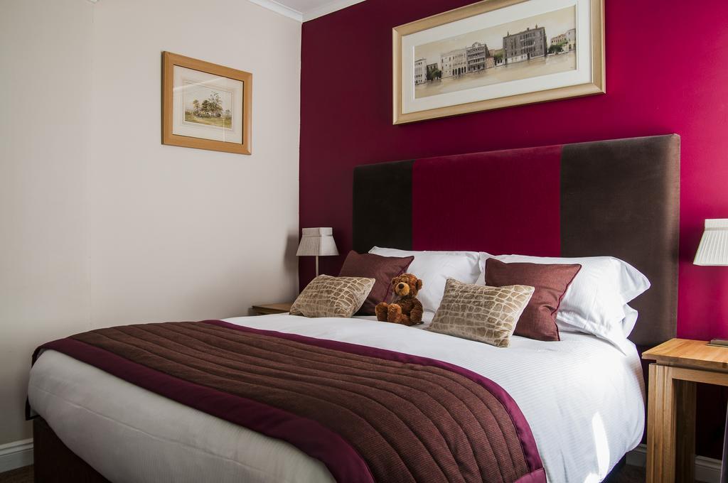 Clarence Court Hotel Челтнъм Екстериор снимка