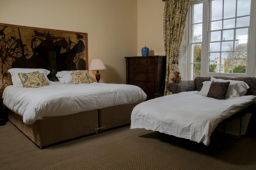 Clarence Court Hotel Челтнъм Екстериор снимка