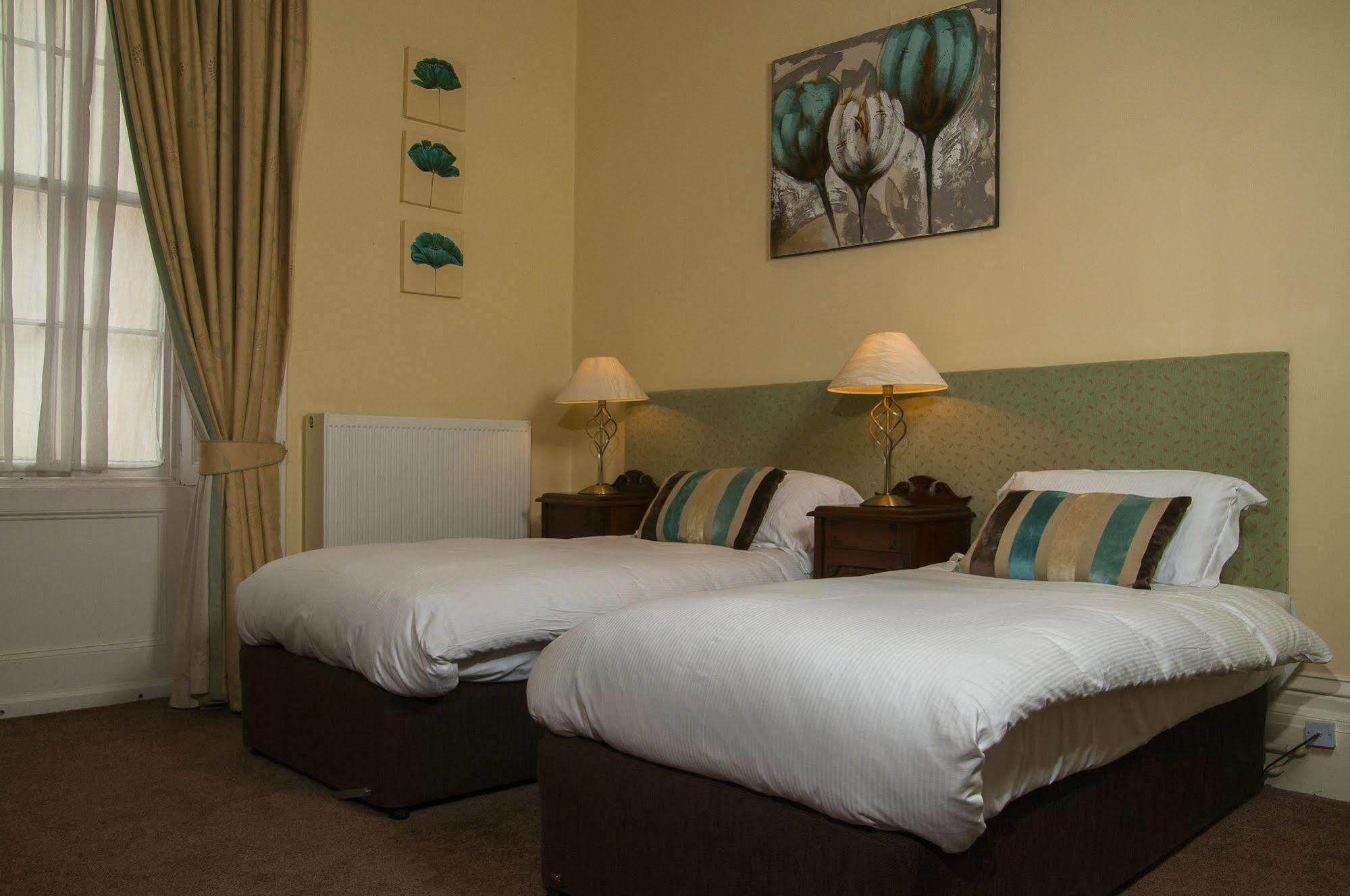 Clarence Court Hotel Челтнъм Екстериор снимка