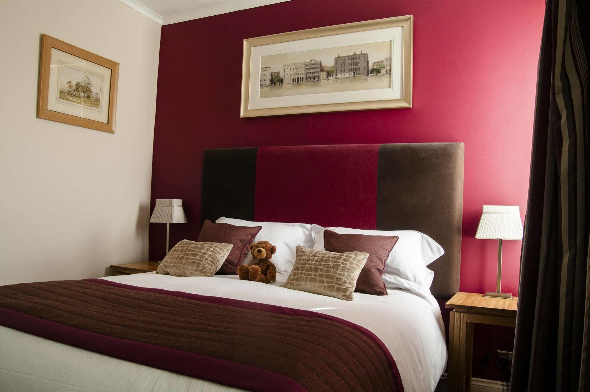 Clarence Court Hotel Челтнъм Екстериор снимка