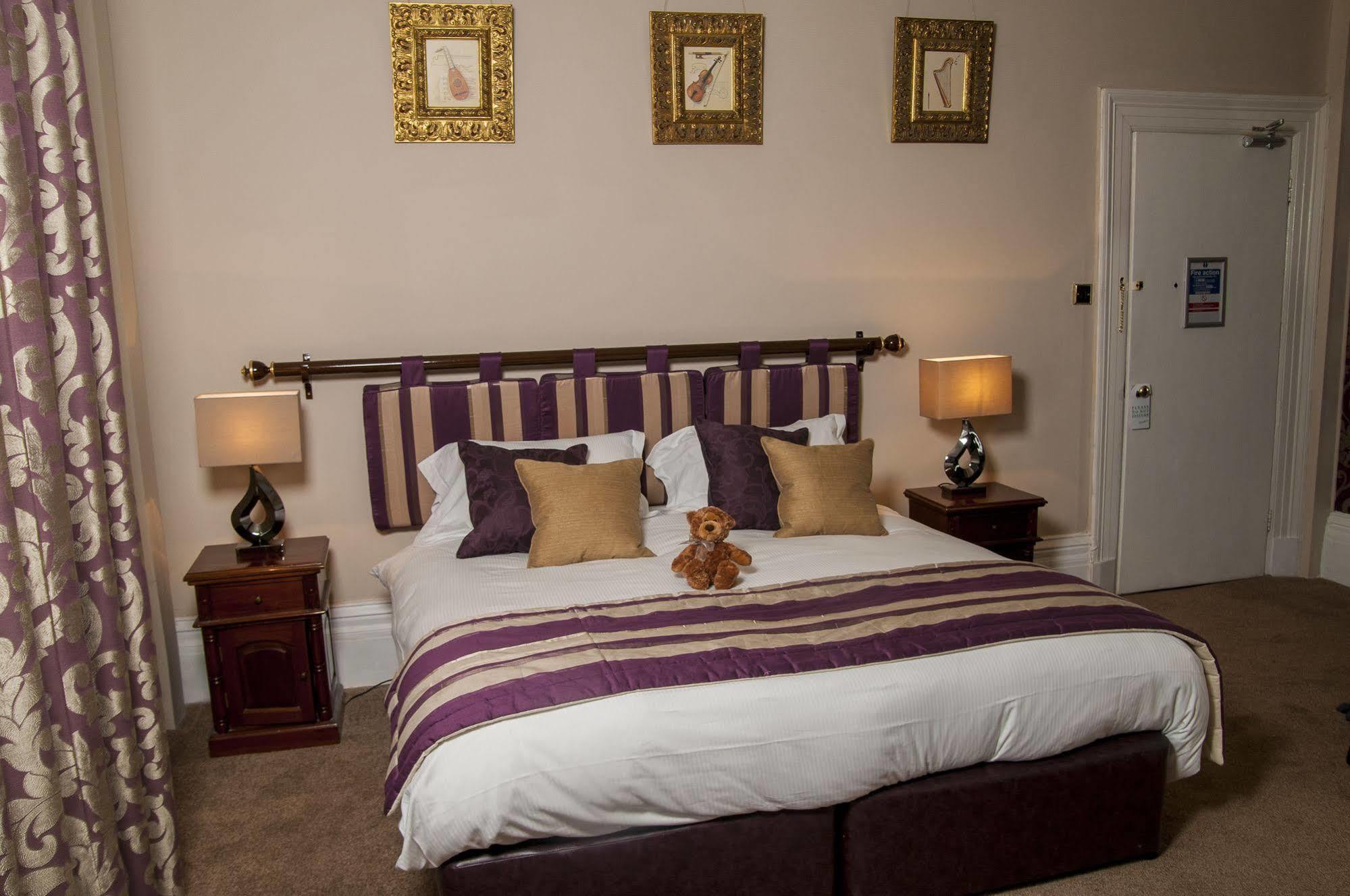 Clarence Court Hotel Челтнъм Екстериор снимка